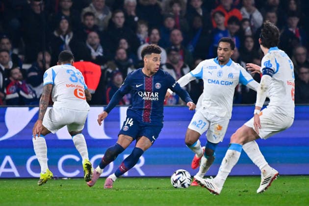 FOOTBALL : PSG vs Marseille - Ligue1 - 08 02 2026 Desire Doue ( 14 - PSG ) , Rony Mimb Baheng ( 33 - Olympique Marseille ) , Quinten Timber ( 27 - Olympique Marseille ) and Leonardo BALERDI ( 5 - Olympique Marseille ) during the Ligue 1 match between Paris Saint Germain and Olympique Marseille at Parc Des Princes on February 08 , 2026 in Paris, France. ( Photo by Federico Pestelini PsnewZ ) - ParisFrance  Copyright: xFedericoxPestelinix
