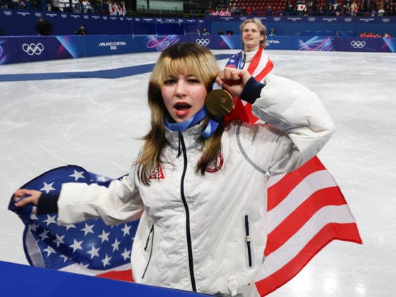 February 8, 2026, Milan, Lombardy, Italy: ALYSA LIU of Team USA celebrates winning the gold medal during the Victory Ceremony of the Figure skating, Eiskunstlauf Team Event at the Milano Cortina 2026 Winter Olympic Games, Olympische Spiele, Olympia, OS Olympics 2026: Milano Cortina: Figure Skating Team Event  - ZUMAc179 20260208_oly_c179_101 Copyright: xMickaelxChavetx