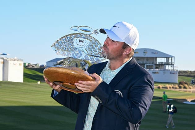 SCOTTSDALE, AZ - FEBRUARY 08: Chris Gotterup (USA) holds the trophy for winning the Waste Management Phoenix Open on February 8, 2026, at TPC Scottsdale, Scottsdale, Arizona. (Photo by Ken Murray Icon Sportswire) GOLF: FEB 08 PGA, Golf Herren WM Phoenix Open EDITORIAL USE ONLY Icon2602080194