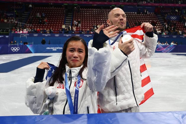 February 8, 2026, Milan, Lombardy, Italy: DANNY O SHEA and ELLIE KAM of Team USA celebrate winning the gold medal during the Victory Ceremony of the Figure skating, Eiskunstlauf Team Event at the Milano Cortina 2026 Winter Olympic Games, Olympische Spiele, Olympia, OS Milan Italy - ZUMAc179 20260208_oly_c179_113 Copyright: xMickaelxChavetx