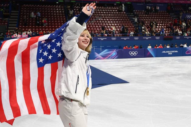 February 8, 2026, Milan, Lombardy, Italy: ALYSA LIU of Team USA celebrates winning the gold medal during the Victory Ceremony of the Figure skating, Eiskunstlauf Team Event at the Milano Cortina 2026 Winter Olympic Games, Olympische Spiele, Olympia, OS Olympics 2026: Milano Cortina: Figure Skating Team Event  - ZUMAc179 20260208_oly_c179_117 Copyright: xMickaelxChavetx