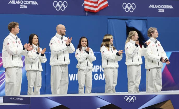 February 8, 2026, Milan, Lombardy, Italy: EVAN BATES, MADISON CHOCK, DANNY O SHEA, ELLIE KAM, ALYSA LIU, AMBER GLENN and ILIA MALININ of Team USA celebrate winning the gold medal during the Victory Ceremony of the Figure skating, Eiskunstlauf Team Event at the Milano Cortina 2026 Winter Olympic Games, Olympische Spiele, Olympia, OS Milan Italy - ZUMAc179 20260208_oly_c179_141 Copyright: xMickaelxChavetx