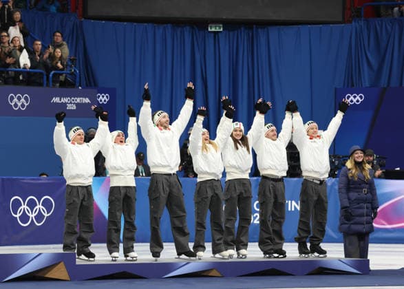 February 8, 2026, Milan, Lombardy, Italy: MARCO FABBRI, CHARLENE GUIGNARD, NICCOLO MACII, SARA CONTI, LARA NAKI GUTMANN, MATTEO RIZZO and DANIEL GRASSL of Team Italy celebrate winning the silver medal during the Victory Ceremony of the Figure skating, Eiskunstlauf Team Event at the Milano Cortina 2026 Winter Olympic Games, Olympische Spiele, Olympia, OS Milan Italy - ZUMAc179 20260208_oly_c179_143 Copyright: xMickaelxChavetx