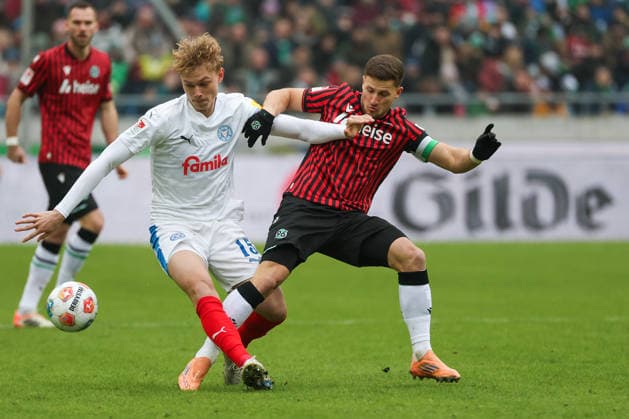 2 Bundesliga Hannover 96 Holstein Kiel on 08 02 2026 at the Heinz von Heiden Arena in Hannover Enzo Leopold Hannover vs Kasper Davidsen Kiel MH