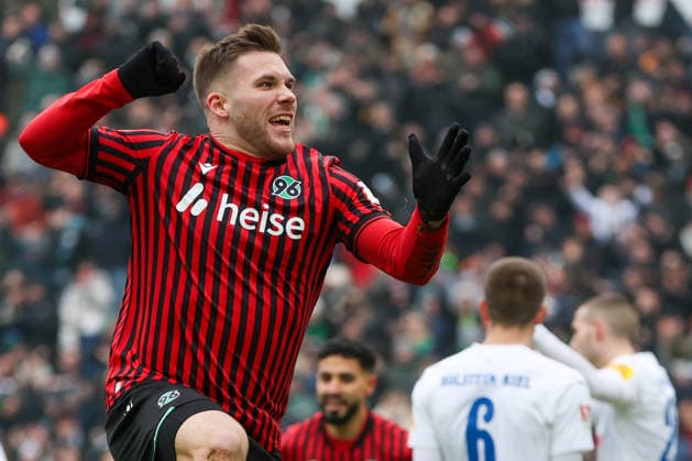 2 Bundesliga Hannover 96 Holstein Kiel on 08 02 2026 at the Heinz von Heiden Arena in Hannover Cheering, goal celebration, goal scorer Benjamin Källman Kaellman Hannover cheers after his goal for 1 to 0 MH