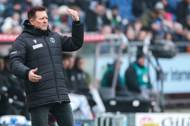 2 Bundesliga Hannover 96 Holstein Kiel on 08 02 2026 at Heinz von Heiden Arena in Hannover Coach Christian Titz Hannover gestures MH