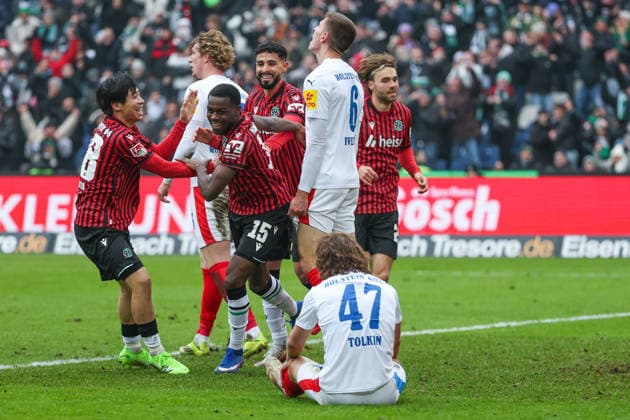 2 Bundesliga Hannover 96 Holstein Kiel on 08 02 2026 at Heinz von Heiden Arena in Hannover Cheering, goal celebration, goal scorer, goal scorer Noel Aseko Nkili Hannover cheers with the team after his goal for 2 to 0, here with Daisuke Yokota Hannover MH