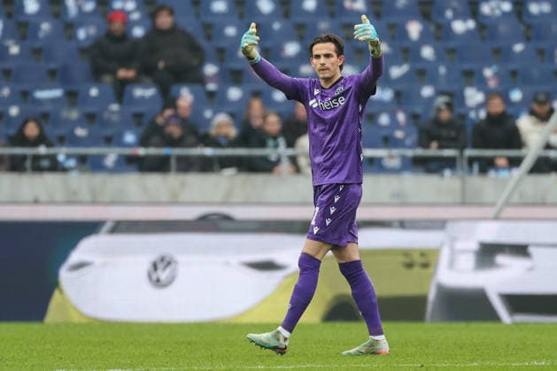 2 Bundesliga Hannover 96 Holstein Kiel on 08 02 2026 at Heinz von Heiden Arena in Hannover Goalkeeper Nahuel Nicolas Noll Hannover gestures MH