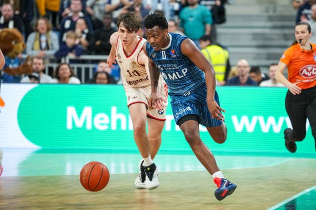 Basketball easyCredit BBL, Matchday 19, MLP Academics Heidelberg FC Bayern Munich Basketball on 08 02 2026 in Heidelberg SNP Dome , Germany, Season 2025 2026 DJ Horne 0, MLP in duel with Justinian Jessup 10, FCB Heidelberg SNP Dome Germany Copyright: xChristophxKinzingerx