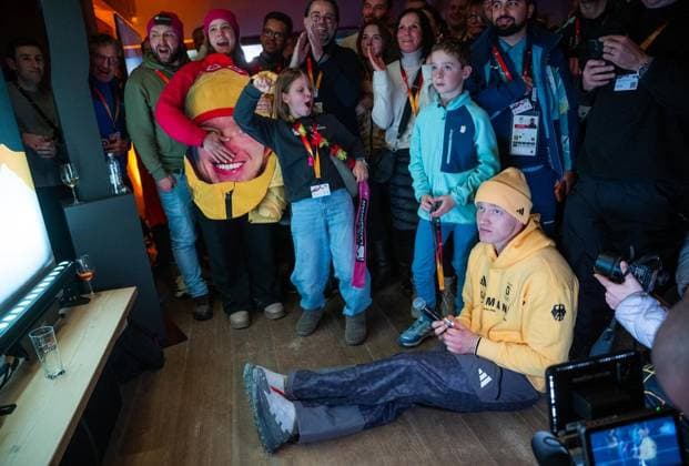 MILANO CORTINA 2026 - OLYMPISCHE WINTERSPIELE - CORTINA D™AMPEZZO - RODELN - HERREN EINZEL ** NUR FÜR REDAKTIONELLE ZWECKE ** EDITORIAL USE ONLY **<p>08 02 2026-Cortina d™Ampezzo: Olympische Winterspiele Milano Cortina 2026 Rodeln Cortina Sliding Centre Event: Herren Einzel 3.-4. Lauf im Foto: Max Langenhan 1 (GER) wird nach dem Gewinn der Goldmedaille im Deutschen Haus empfangen ( Italien Venetien Cortina d™Ampezzo Copyright: SaschaxFromm *** MILANO CORTINA 2026 OLYMPIC WINTER GAMES CORTINA D™AMPEZZO LUGING MENS SINGLE FOR EDITORIAL PURPOSES ONLY p 08 02 2026 Cortina d™Ampezzo Olympic Winter Games Milano Cortina 2026 Luge Cortina Sliding Center Event Men Single 3 4 Run in photo Max Langenhan 1 GER is welcomed in the German House after winning the gold medal Italy Veneto Cortina d™Ampezzo Copyright SaschaxFromm Copyright: SaschaxFromm doc84hvtpacfvk3c14urgi ,EDITORIAL USE ONLY