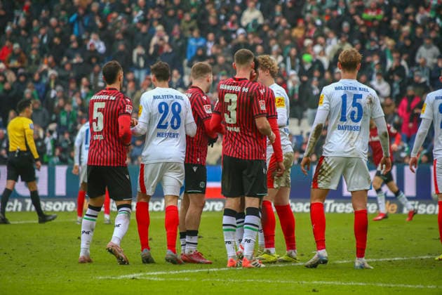 Germany Soccer 2 Bundesliga 2025 26, 21 Matchday Hannover 96 vs Holstein Kiel Heinz von Heiden Arena Stadion Hannover Boris Tomiak Hannover 96, 3 Virgil GhiÅ£Äƒ Virgil Ghita Hannover 96, 5 Kasper Davidsen Holstein Kiel, 15 Frederik Roslyng Holstein Kiel, 2 Hannover Copyright: xAymanxAlahmedx