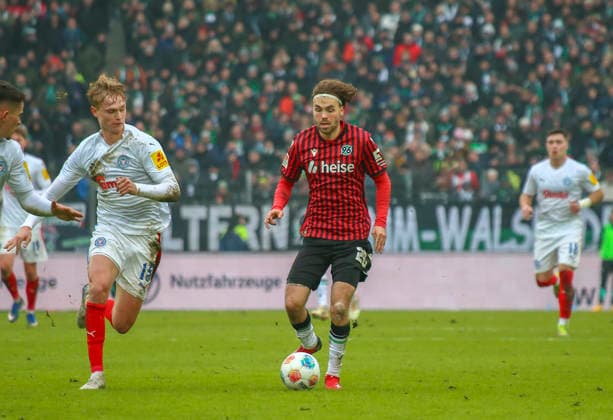 Germany Soccer 2 Bundesliga 2025 26, 21 Matchday Hannover 96 vs Holstein Kiel Heinz von Heiden Arena Stadion Hannover Kolja Oudenne Hannover 96, 29 Kasper Davidsen Holstein Kiel, 15 Hannover Copyright: xAymanxAlahmedx