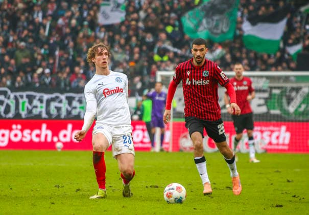 Germany Soccer 2 Bundesliga 2025 26, 21 Matchday Hannover 96 vs Holstein Kiel Heinz von Heiden Arena Stadion Hannover Waniss Taï¯bi Waniss Taibi Hannover 96, 26 Lasse Rosenboom Holstein Kiel, 23 Hannover Copyright: xAymanxAlahmedx