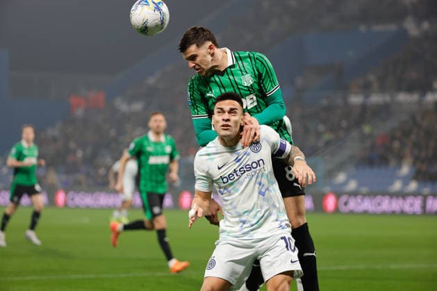 February 8, 2026, Reggio Emilia, Italy: Lautaro Martinez of FC Inter and Tarik Muharemovic of US Sassuolo Calcio seen in action during the Italian Serie A soccer match between US Sassuolo Calcio and FC Inter at Mapei Stadium - CittÃ del Tricolore. Final score; US Sassuolo Calcio 0:5 FC Inter Reggio Emilia Italy - ZUMAs197 20260208_aaa_s197_469 Copyright: xEmanuelexPennacchiox