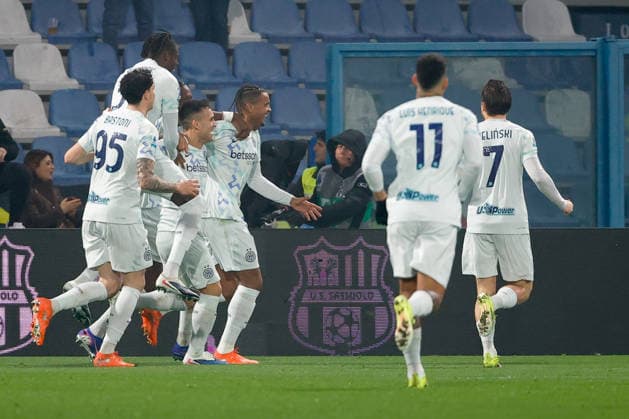 February 8, 2026, Reggio Emilia, Italy: FC Inter s players celebrate a goal during the Italian Serie A soccer match between US Sassuolo Calcio and FC Inter at Mapei Stadium - CittÃ del Tricolore. Final score; US Sassuolo Calcio 0:5 FC Inter US Sassuolo Calcio Vs FC Inter In Reggio Emilia, Italy - 08 Feb 2026  - ZUMAs197 20260208_aaa_s197_476 Copyright: xEmanuelexPennacchiox