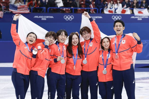 Milan Cortina Olympics: Figure skating, Eiskunstlauf Members of the Japanese figure skating team -- (from L) Kaori Sakamoto, Shun Sato, Yuma Kagiyama, Utana Yoshida, Masaya Morita, Riku Miura and Ryuichi Kihara -- pose after winning silver in the team event at the Milan Cortina Olympics at Milano Ice Skating Arena in Milan on Feb. 8, 2026.  A14AA0005258920P