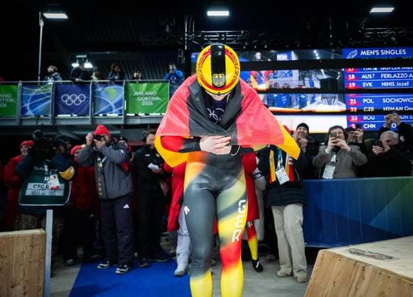 MILANO CORTINA 2026 - OLYMPISCHE WINTERSPIELE - CORTINA D™AMPEZZO - RODELN - HERREN EINZEL ** NUR FÜR REDAKTIONELLE ZWECKE ** EDITORIAL USE ONLY **<p>08 02 2026-Cortina d™Ampezzo: Olympische Winterspiele Milano Cortina 2026 Rodeln Cortina Sliding Centre Event: Herren Einzel 3.-4. Lauf im Foto: Max Langenhan 1 (GER) im Ziel nach dem Gewinn der Goldmedaille. ( Italien Venetien Cortina d™Ampezzo Copyright: SaschaxFromm *** MILANO CORTINA 2026 OLYMPIC WINTER GAMES CORTINA D™AMPEZZO LUGING MENS SINGLE FOR EDITORIAL PURPOSES ONLY p 08 02 2026 Cortina d™Ampezzo Winter Olympics Milano Cortina 2026 Luge Cortina Sliding Center Event Men Single 3 4 Run in photo Max Langenhan 1 GER at the finish line after winning the gold medal Italy Veneto Cortina d™Ampezzo Copyright SaschaxFromm Copyright: SaschaxFromm doc84hw4tkx4r7tz4td1mm3 ,EDITORIAL USE ONLY