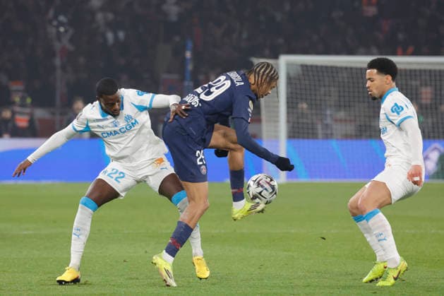French League One - PSG vs OM PSG’s Bradley Barcola, battles OM’s Timothy Weah and Ethan Nwaneri during the 2025-26 French soccer League One game, PSG vs OM in Parc des Princes Stadium, Paris, France on February 8th 2026. Photo by Henri Szwarc ABACAPRESS.COM Paris France  Copyright: xSzwarcxHenri ABACAx