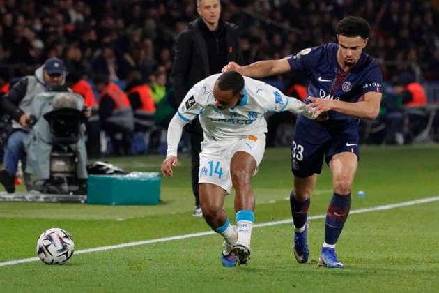 French League One - PSG vs OM PSG’s Warren Zaire-Emery battles OM’s Igor Paixao during the 2025-26 French soccer League One game, PSG vs OM in Parc des Princes Stadium, Paris, France on February 8th 2026. Photo by Henri Szwarc ABACAPRESS.COM Paris France  Copyright: xSzwarcxHenri ABACAx
