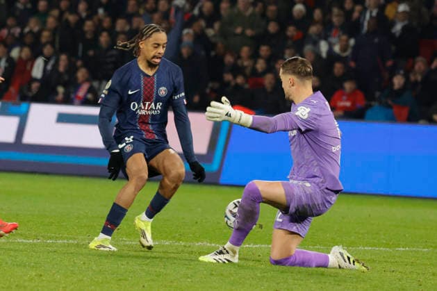 French League One - PSG vs OM PSG’s Bradley Barcola during the 2025-26 French soccer League One game, PSG vs OM in Parc des Princes Stadium, Paris, France on February 8th 2026. Photo by Henri Szwarc ABACAPRESS.COM Paris France  Copyright: xSzwarcxHenri ABACAx