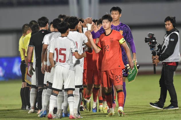 (260209) -- TANGERANG. Feb. 9, 2026 -- Players greet each other before the U17, U 17 International Friendly, Länderspiel, Nationalmannschaft Match between China and Indonesia in Tangerang, Indonesia on Feb. 8, 2026. ) (SP)INDONESIA-TANGERANG-FOOTBALL-U17 INTERNATIONAL FRIENDLY MATCH-CHINA VS INDONESIA VerixSanovri 
