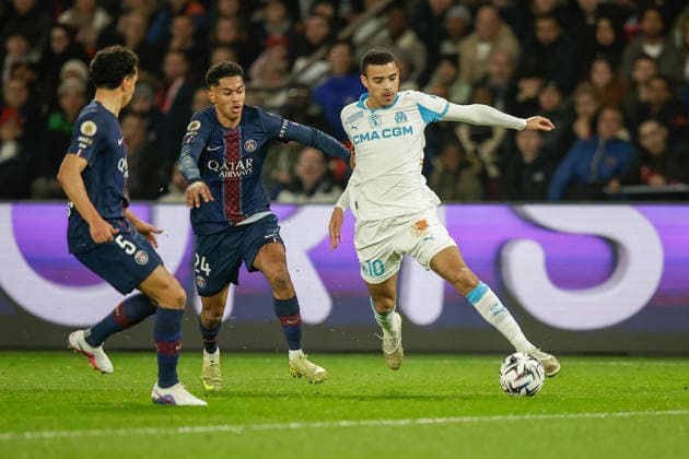 FBL FRA LIGUE1 Paris Saint Germain Olympique Marseille Marquinhos Paris Saint Germain , Senny Mayulu Paris Saint Germain , Mason Greenwood Olympique Marseille during the French L1 football match between El Classico Paris Saint Germain PSG and Olympique Marseille at Parc des Princes on February 08, 2026 in Paris France Copyright: HMBxMedia xAntonioxBorga