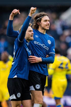 08 02 2026 Soccer, 2025 2026, 2 Bundesliga, Matchday 21, DSC Arminia Bielefeld Eintracht Braunschweig R Roberts Uldrikis Bielefeld celebrates after his goal to 3 2 with L Tim Handwerker Bielefeld DFL REGULATIONS PROHIBIT ANY USE OF PHOTOGRAPHS AS IMAGE SEQUENCES AND OR QUASI VIDEO