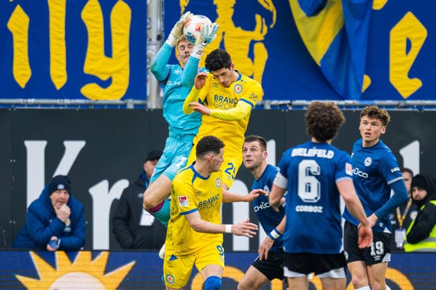 08 02 2026 Soccer, 2025 2026, 2 Bundesliga, 21 Matchday, DSC Arminia Bielefeld Eintracht Braunschweig L R Jonas Kersken Bielefeld , Grant Leon Ranos Braunschweig , Erencan Yardimci Braunschweig , Robin Knoche Bielefeld DFL REGULATIONS PROHIBIT ANY USE OF PHOTOGRAPHS AS IMAGE SEQUENCES AND OR QUASI VIDEO