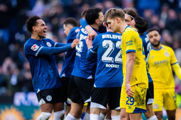 08 02 2026 Soccer, 2025 2026, 2 Bundesliga, Matchday 21, DSC Arminia Bielefeld Eintracht Braunschweig Cheering after the goal to 3 2 by Roberts Uldrikis Bielefeld , L Monju Momuluh Bielefeld , M Lukas Frenkert Braunschweig DFL REGULATIONS PROHIBIT ANY USE OF PHOTOGRAPHS AS IMAGE SEQUENCES AND OR QUASI VIDEO