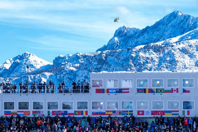 Alpine Skiing - Milano Cortina 2026 Winter Olympics: Day 2 US Lindsey Vonn is transported by helicopter after crashing in the women s downhill event during the Milano Cortina 2026 Winter Olympic Games, Olympische Spiele, Olympia, OS at the Tofane Alpine Skiing Centre in Cortina d Ampezzo on February 8, 2026 Predazzo Italy  Copyright: xAndrzejxIwanczukx originalFilename:iwanczuk-alpinesk260209_npZd1.jpg