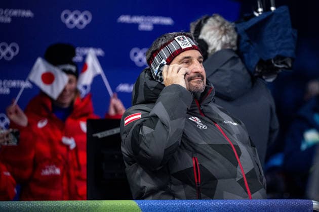 HACKL Georg (Oesterreich, Trainer) telefoniert, ITA, Olympische Spiele Milano Cortina 2026, Olympia, Rodeln Herren Einzel, 08.02.2026 ITA, Olympische Spiele Milano Cortina 2026, Olympia, Rodeln Herren Einzel, 08.02.2026 Cortina d Ampezzo *** HACKL Georg Oesterreich, coach on the phone, ITA, Olympic Games Milano Cortina 2026, Olympia, Luge Men Single, 08 02 2026 ITA, Olympic Games Milano Cortina 2026, Olympia, Luge Men Single, 08 02 2026 Cortina d Ampezzo Copyright: xEibner-Pressefoto Memmlerx EP_MMR