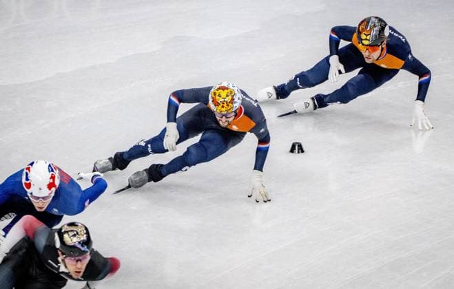 MILAN - Jens van t Wout and Friso Emons during the short track training at the Milan Ice Skating Arena during the Milan Cortina 2026 Winter Olympics ROBIN UTRECHT ANP netherlands out - belgium out xVIxxIVx 550121873 originalFilename: 550121873.jpg
