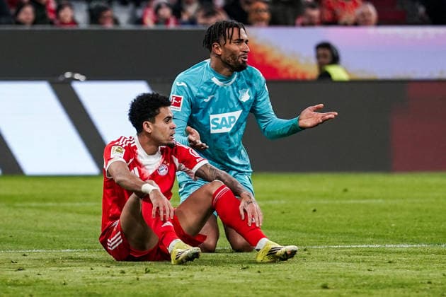 Fussball: Deutschland: 1. Bundesliga 2025 2026 - 21. Spieltag, 08.02.2026 - FC Bayern München vs. TSG Hoffenheim - Allianz Arena (München, Deutschland); Kevin Akpoguma (TSG Hoffenheim) foult Luis Diaz (FC Bayern München) im Strafraum *** Soccer Germany 1 Bundesliga 2025 2026 Matchday 21, 08 02 2026 FC Bayern Munich vs TSG Hoffenheim Allianz Arena Munich, Germany Kevin Akpoguma TSG Hoffenheim fouls Luis Diaz FC Bayern Munich in the penalty area Copyright: xLUKAxKOLANOVICx