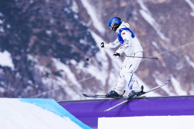 09 02 2026, Livigno, Snow Park, Winter Olympics: Women s Freeski Slopestyle Final, 7 Ailing Eileen Gu (China) Livigno Snow Park Lombardy Italy *** 09 02 2026, Livigno, Snow Park, Winter Olympics Women s Freeski Slopestyle Final, 7 Ailing Eileen Gu China Livigno Snow Park Lombardy Italy Copyright: xJustPictures.ch JarixPestelaccix jp-en-JaPe-DSC07659-20260209