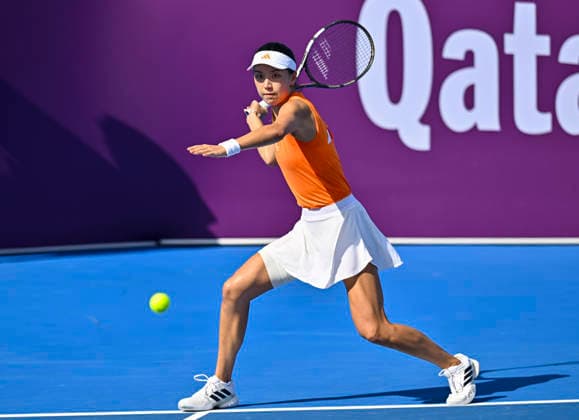 WTA, Tennis Damen QATAR TOTALENERGIES OPEN 2026-ROUND OF 64 Xinyu Wang of China competes in her round of 64 match against Emiliana Arango of Colombia during the WTA Qatar TotalEnergies Open 2026 tennis tournament at the Khalifa International Tennis Complex in Doha, Qatar, on February 9, 2026. ¨ DOHA Qatar Copyright: xNOUSHADx