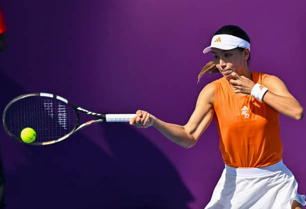 WTA, Tennis Damen QATAR TOTALENERGIES OPEN 2026-ROUND OF 64 Xinyu Wang of China competes in her round of 64 match against Emiliana Arango of Colombia during the WTA Qatar TotalEnergies Open 2026 tennis tournament at the Khalifa International Tennis Complex in Doha, Qatar, on February 9, 2026. ¨ DOHA Qatar Copyright: xNOUSHADx