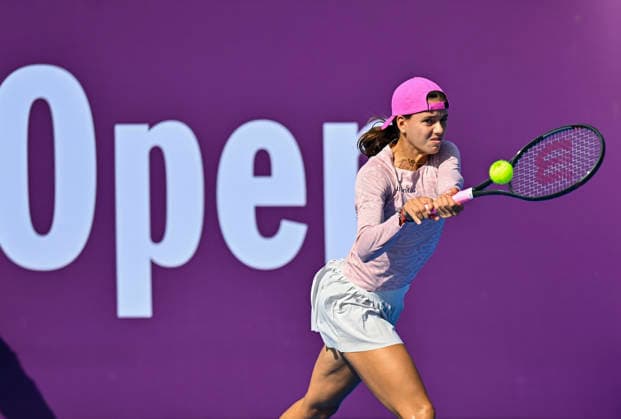 WTA, Tennis Damen QATAR TOTALENERGIES OPEN 2026-ROUND OF 64 Emiliana Arango of Colombia competes in her round of 64 match against Xinyu Wang of China during the WTA Qatar TotalEnergies Open 2026 tennis tournament at the Khalifa International Tennis Complex in Doha, Qatar, on February 9, 2026. ¨ DOHA Qatar Copyright: xNOUSHADx