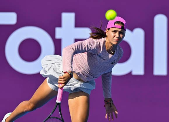 WTA, Tennis Damen QATAR TOTALENERGIES OPEN 2026-ROUND OF 64 Emiliana Arango of Colombia competes in her round of 64 match against Xinyu Wang of China during the WTA Qatar TotalEnergies Open 2026 tennis tournament at the Khalifa International Tennis Complex in Doha, Qatar, on February 9, 2026. ¨ DOHA Qatar Copyright: xNOUSHADx