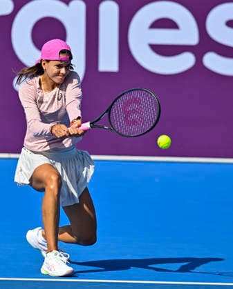 WTA, Tennis Damen QATAR TOTALENERGIES OPEN 2026-ROUND OF 64 Emiliana Arango of Colombia competes in her round of 64 match against Xinyu Wang of China during the WTA Qatar TotalEnergies Open 2026 tennis tournament at the Khalifa International Tennis Complex in Doha, Qatar, on February 9, 2026. ¨ DOHA Qatar Copyright: xNOUSHADx