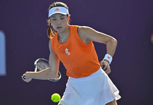 WTA, Tennis Damen QATAR TOTALENERGIES OPEN 2026-ROUND OF 64 Xinyu Wang of China competes in her round of 64 match against Emiliana Arango of Colombia during the WTA Qatar TotalEnergies Open 2026 tennis tournament at the Khalifa International Tennis Complex in Doha, Qatar, on February 9, 2026. ¨ DOHA Qatar Copyright: xNOUSHADx