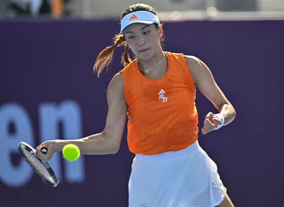 WTA, Tennis Damen QATAR TOTALENERGIES OPEN 2026-ROUND OF 64 Xinyu Wang of China competes in her round of 64 match against Emiliana Arango of Colombia during the WTA Qatar TotalEnergies Open 2026 tennis tournament at the Khalifa International Tennis Complex in Doha, Qatar, on February 9, 2026. ¨ DOHA Qatar Copyright: xNOUSHADx