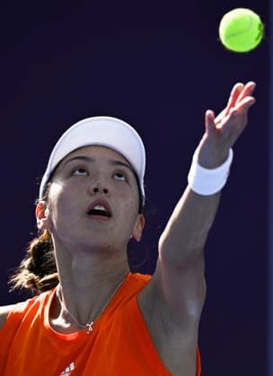 WTA, Tennis Damen QATAR TOTALENERGIES OPEN 2026-ROUND OF 64 Xinyu Wang of China competes in her round of 64 match against Emiliana Arango of Colombia during the WTA Qatar TotalEnergies Open 2026 tennis tournament at the Khalifa International Tennis Complex in Doha, Qatar, on February 9, 2026. ¨ DOHA Qatar Copyright: xNOUSHADx