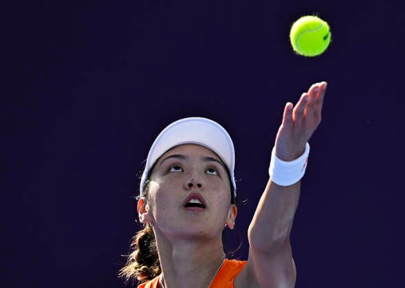 WTA, Tennis Damen QATAR TOTALENERGIES OPEN 2026-ROUND OF 64 Xinyu Wang of China competes in her round of 64 match against Emiliana Arango of Colombia during the WTA Qatar TotalEnergies Open 2026 tennis tournament at the Khalifa International Tennis Complex in Doha, Qatar, on February 9, 2026. ¨ DOHA Qatar Copyright: xNOUSHADx