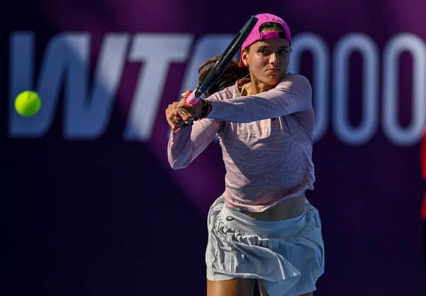 WTA, Tennis Damen QATAR TOTALENERGIES OPEN 2026-ROUND OF 64 Emiliana Arango of Colombia competes in her round of 64 match against Xinyu Wang of China during the WTA Qatar TotalEnergies Open 2026 tennis tournament at the Khalifa International Tennis Complex in Doha, Qatar, on February 9, 2026. ¨ DOHA Qatar Copyright: xNOUSHADx