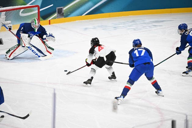 NORO Riri (JAP) in front of DURANTE Gabriella (ITA) during Ice hockey, Eishockey Olympic Winter games, Winterspiele,Spiele, Summer games Milano-Cortina 2026 in Milano, Italy, February 09 2026  Copyright: xFilippoxTomasi IPAxSportx xipa-agency.netx xx IPA_71176371 IPA_Agency_IPA71176371