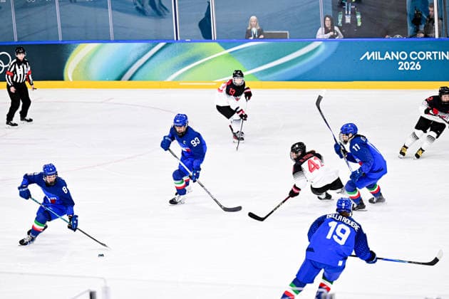 ITALY team group, Mannschaftsbild, Totale (ITA) vs JAPAN TEAM GROUP (JPN), during Womens Prelim. Round - Group B, Ice hockey, Eishockey at the Olympic Winter games, Winterspiele,Spiele, Summer games Milano Cortina 2026, at Milano Rho Ice Hockey Arena, on February 09, 2026 in Milan, Italy. Noxthirdxpartyxsales  aflo_319077129