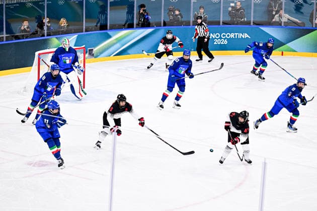ITALY team group, Mannschaftsbild, Totale (ITA) vs JAPAN TEAM GROUP (JPN), during Womens Prelim. Round - Group B, Ice hockey, Eishockey at the Olympic Winter games, Winterspiele,Spiele, Summer games Milano Cortina 2026, at Milano Rho Ice Hockey Arena, on February 09, 2026 in Milan, Italy. Noxthirdxpartyxsales  aflo_319077134