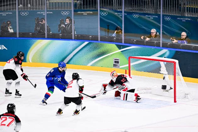 ITALY team group, Mannschaftsbild, Totale (ITA) vs JAPAN TEAM GROUP (JPN), during Womens Prelim. Round - Group B, Ice hockey, Eishockey at the Olympic Winter games, Winterspiele,Spiele, Summer games Milano Cortina 2026, at Milano Rho Ice Hockey Arena, on February 09, 2026 in Milan, Italy. Noxthirdxpartyxsales  aflo_319077147