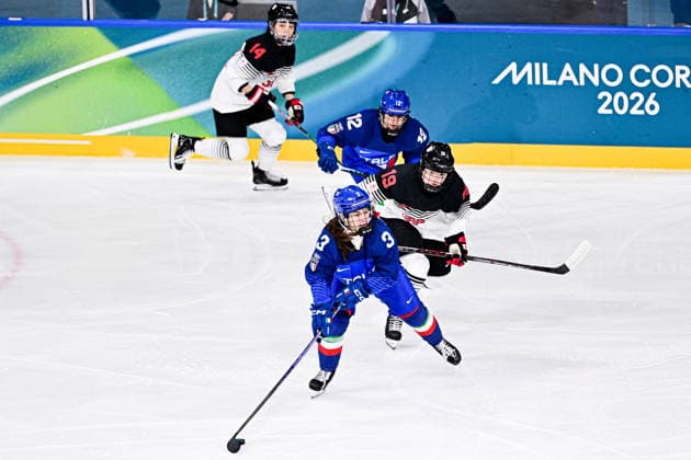 ITALY team group, Mannschaftsbild, Totale (ITA) vs JAPAN TEAM GROUP (JPN), during Womens Prelim. Round - Group B, Ice hockey, Eishockey at the Olympic Winter games, Winterspiele,Spiele, Summer games Milano Cortina 2026, at Milano Rho Ice Hockey Arena, on February 09, 2026 in Milan, Italy. Noxthirdxpartyxsales  aflo_319078973