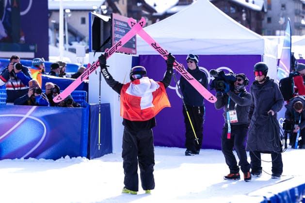 09 02 2026, Livigno, Snow Park, Winter Olympics: Women s Freeski Slopestyle Final, 1 Mathilde Gremaud (Switzerland) wins olympic gold and celebrates Livigno Snow Park Lombardy Italy *** 09 02 2026, Livigno, Snow Park, Winter Olympics Women s Freeski Slopestyle Final, 1 Mathilde Gremaud Switzerland wins olympic gold and celebrates Livigno Snow Park Lombardy Italy Copyright: xJustPictures.ch JarixPestelaccix jp-en-JaPe-DSC05694-20260209